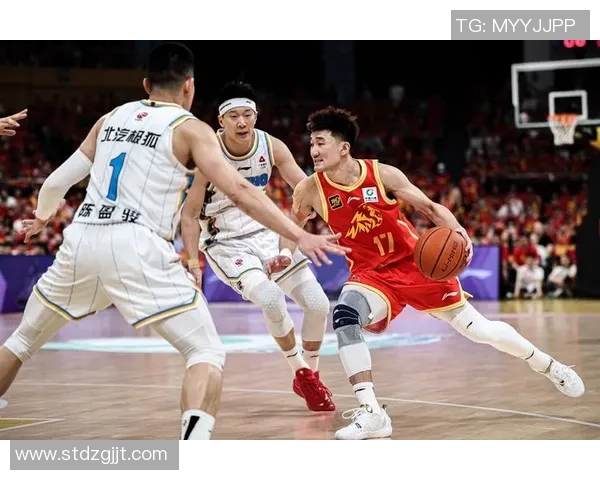 深入分析广州篮球队防反战术的特点与执行策略 深入分析广州篮球队防反战术的特点与执行策略