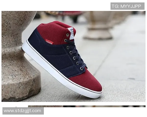 时尚与运动的完美结合板鞋足球明星同款引领潮流新风尚 时尚与运动的完美结合板鞋足球明星同款引领潮流新风尚